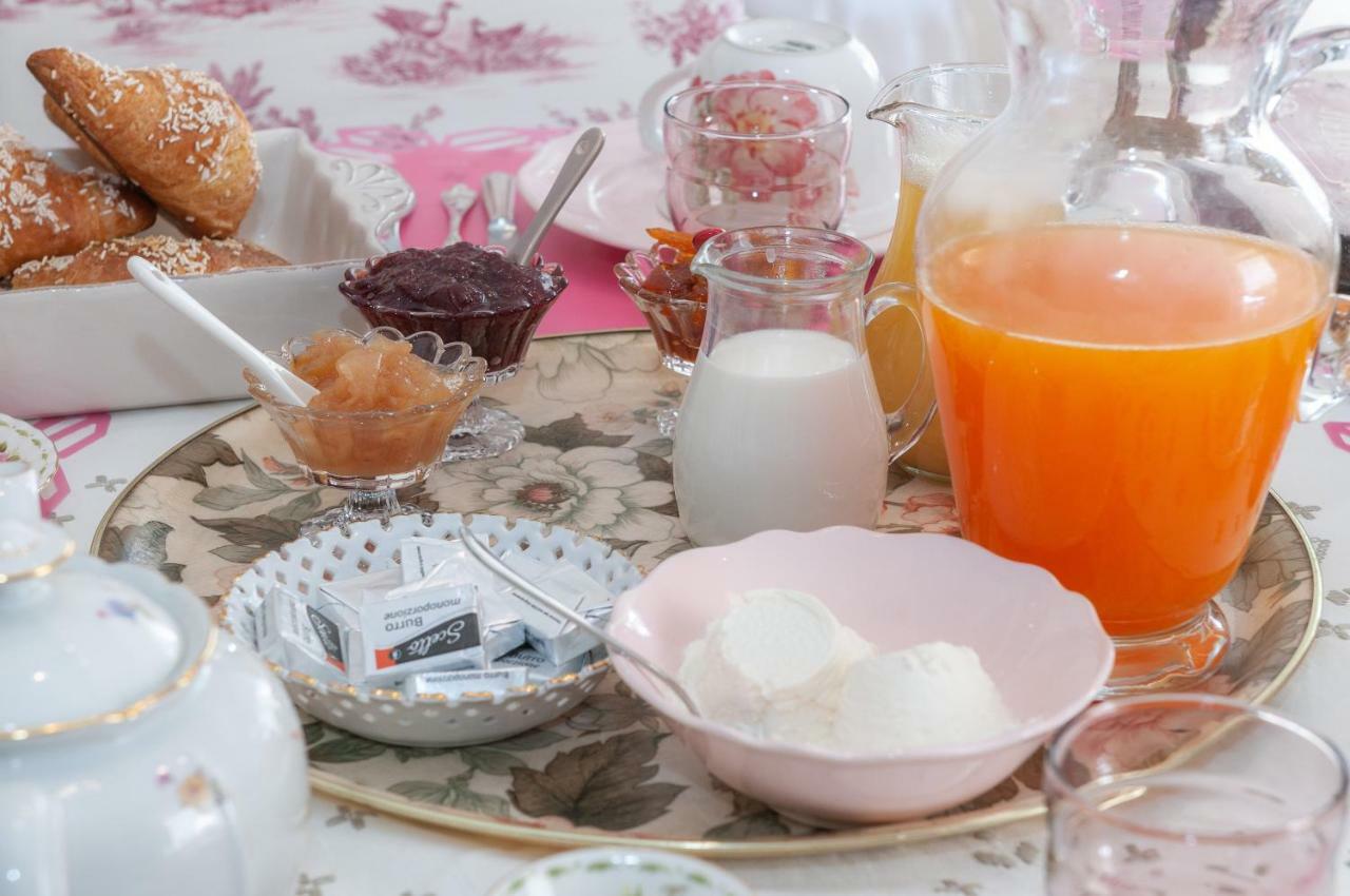 マリーナ・ディ・マッサ Tre Civette Sul Como Bed & Breakfast エクステリア 写真
