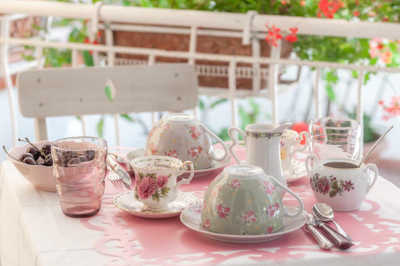 マリーナ・ディ・マッサ Tre Civette Sul Como Bed & Breakfast エクステリア 写真