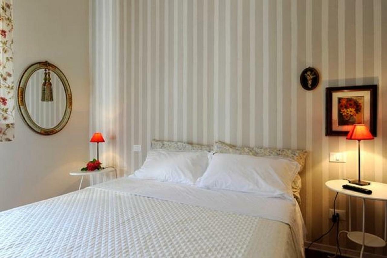 マリーナ・ディ・マッサ Tre Civette Sul Como Bed & Breakfast エクステリア 写真