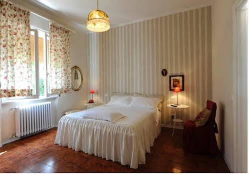 マリーナ・ディ・マッサ Tre Civette Sul Como Bed & Breakfast エクステリア 写真